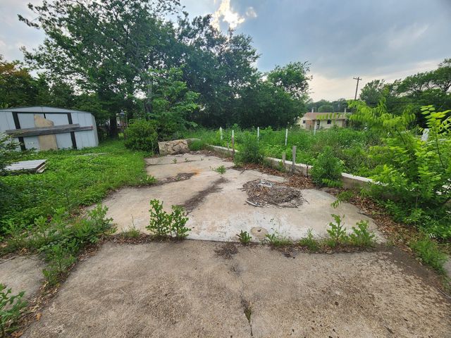 1802 Sutter Street, Dallas, TX 75216