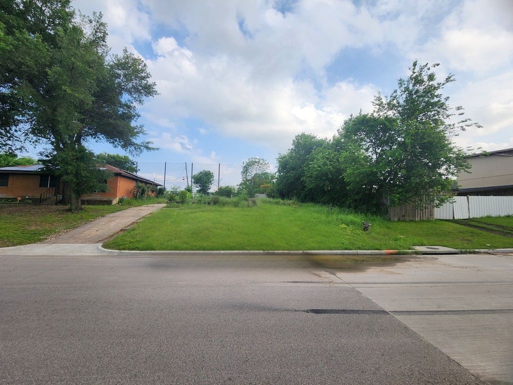 1802 Sutter Street, Dallas, TX 75216