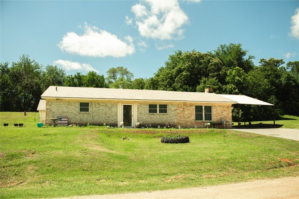 817 Park View Drive, Maysville, OK 73057