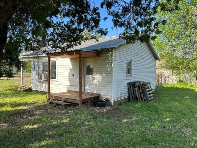 104 W Wilson Avenue, Whitney, TX 76692