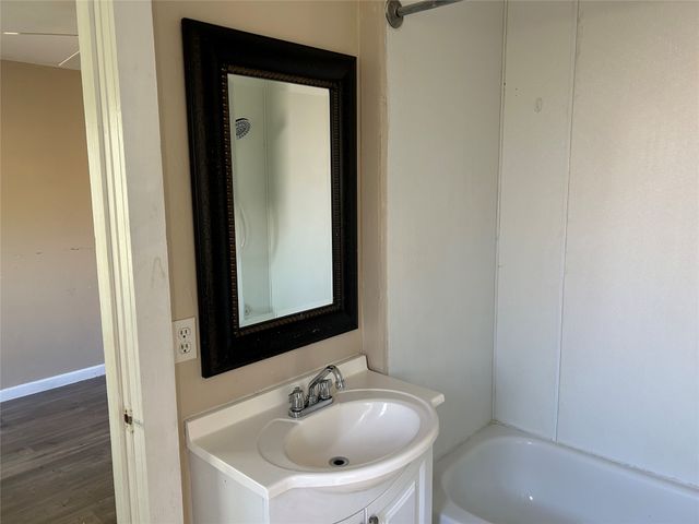 104 W Wilson Avenue, Whitney, TX 76692