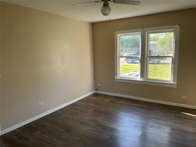 104 W Wilson Avenue, Whitney, TX 76692