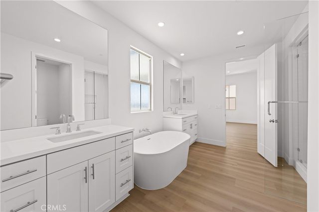 118 Sunnybank, Irvine, CA 92618