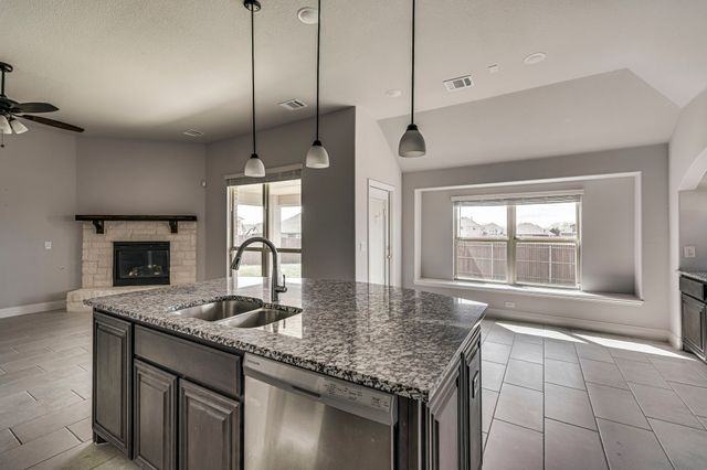 402 W Milas Lane, Glenn Heights, TX 75154