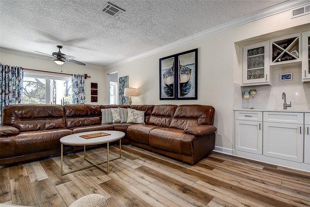 1607 GULF ROAD, Tarpon Springs, FL 34689