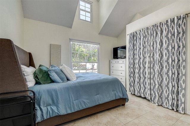 1607 GULF ROAD, Tarpon Springs, FL 34689