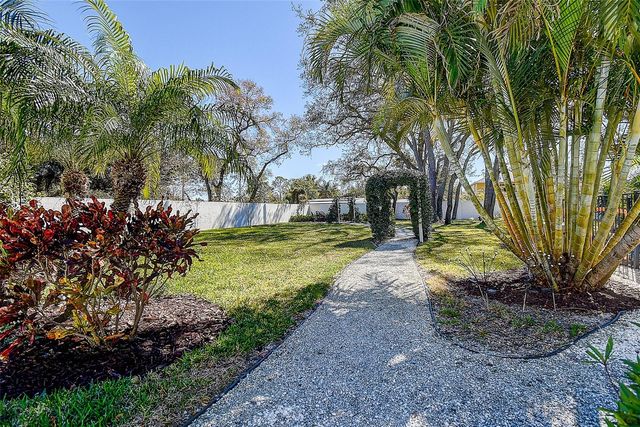 1607 GULF ROAD, Tarpon Springs, FL 34689