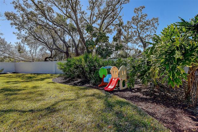 1607 GULF ROAD, Tarpon Springs, FL 34689