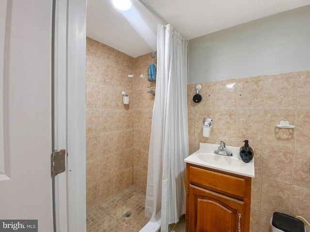 229 E ROCKLAND ST, Philadelphia, PA 19120