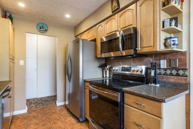 10405 Mazatlan Drive NE, Albuquerque, NM 87111