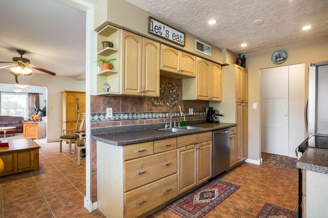 10405 Mazatlan Drive NE, Albuquerque, NM 87111