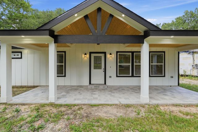 13828 Bronte Courts Drive, Willis, TX 77378