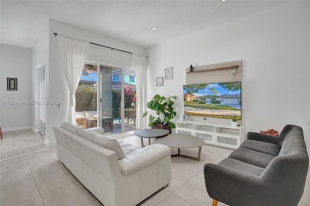 1629 Blue Jay Cir, Weston, FL 33327