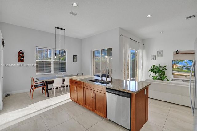 1629 Blue Jay Cir, Weston, FL 33327