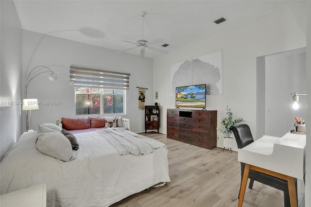 1629 Blue Jay Cir, Weston, FL 33327