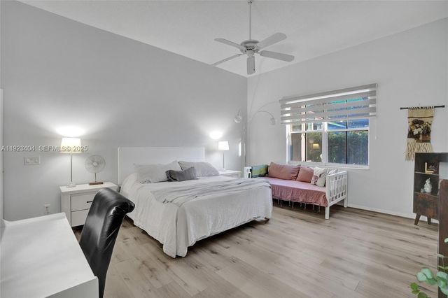 1629 Blue Jay Cir, Weston, FL 33327