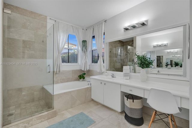 1629 Blue Jay Cir, Weston, FL 33327