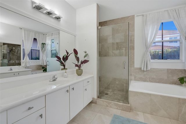 1629 Blue Jay Cir, Weston, FL 33327