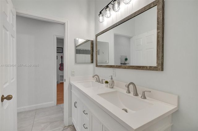 1629 Blue Jay Cir, Weston, FL 33327