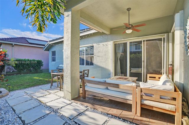 1629 Blue Jay Cir, Weston, FL 33327