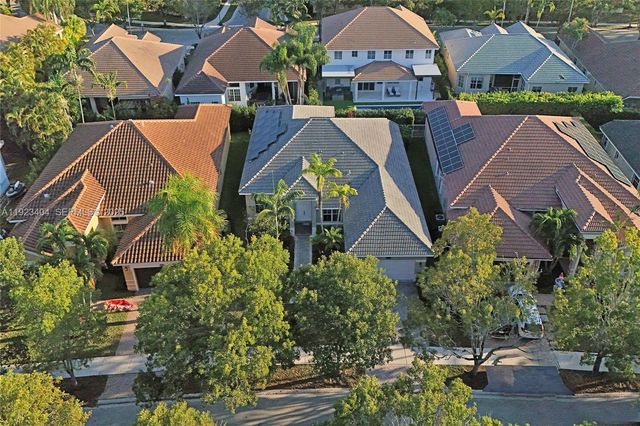 1629 Blue Jay Cir, Weston, FL 33327