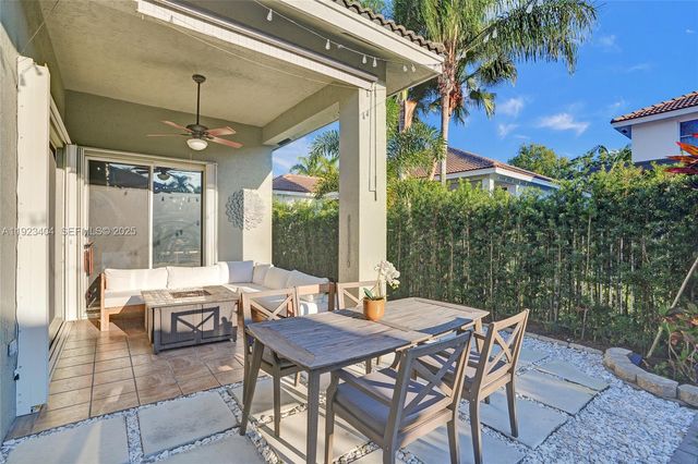 1629 Blue Jay Cir, Weston, FL 33327