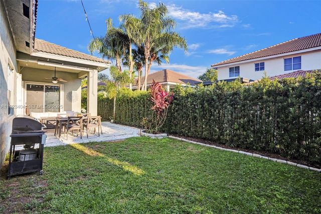 1629 Blue Jay Cir, Weston, FL 33327