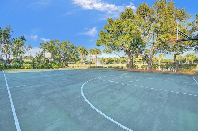 1629 Blue Jay Cir, Weston, FL 33327