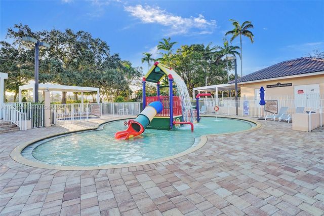 1629 Blue Jay Cir, Weston, FL 33327