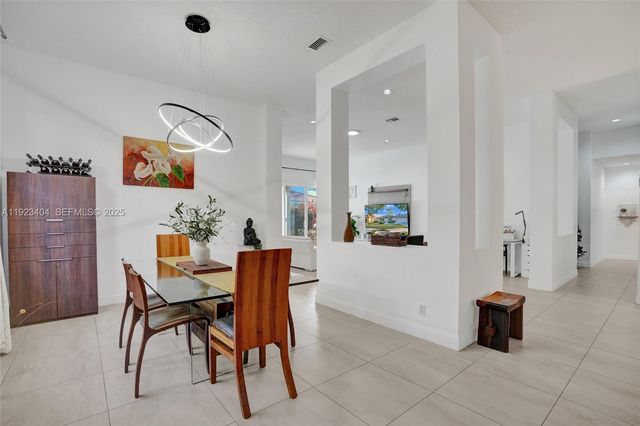 1629 Blue Jay Cir, Weston, FL 33327