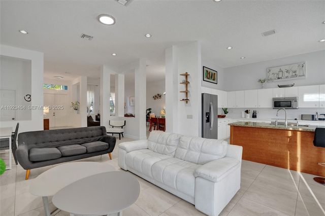 1629 Blue Jay Cir, Weston, FL 33327