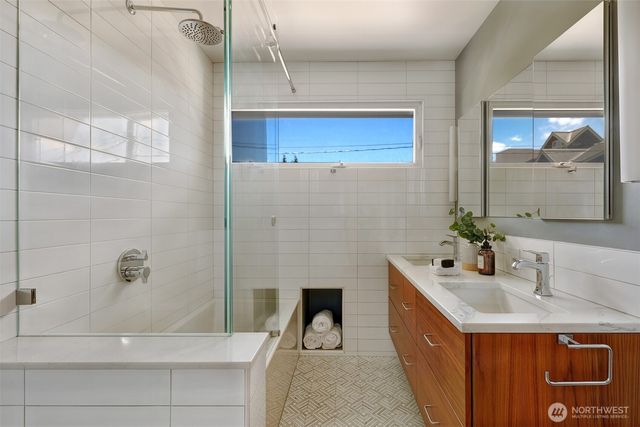 1110 E Denny, Seattle, WA 98122