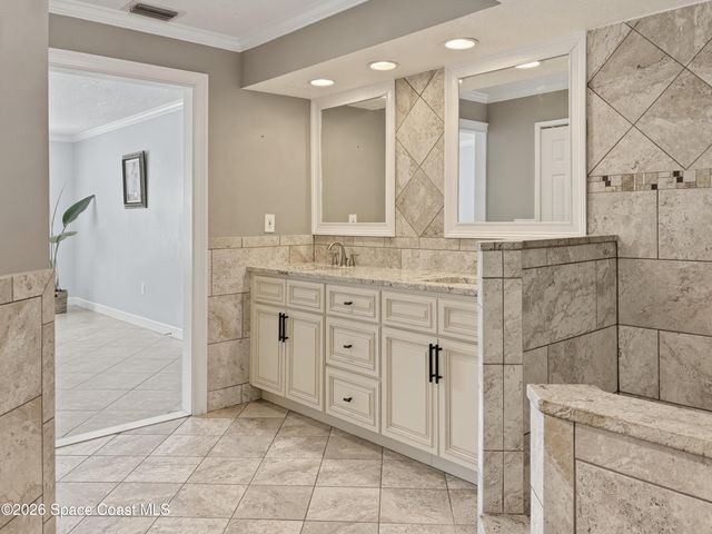 1560 Gisinger Court NW, Palm Bay, FL 32907