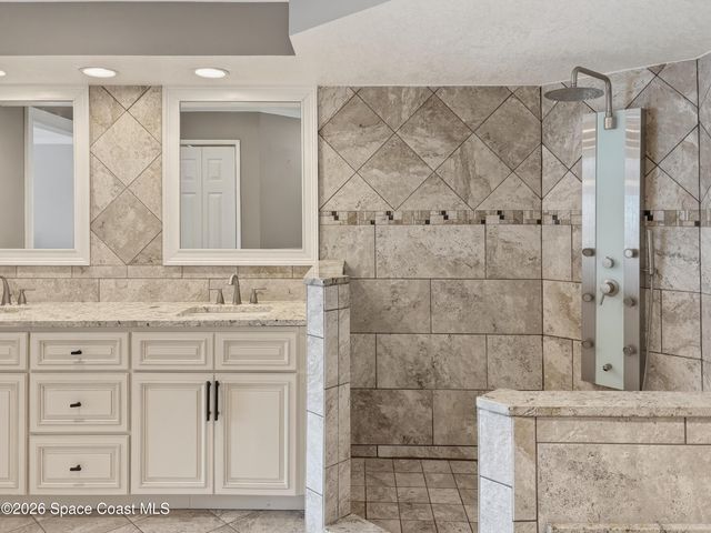 1560 Gisinger Court NW, Palm Bay, FL 32907