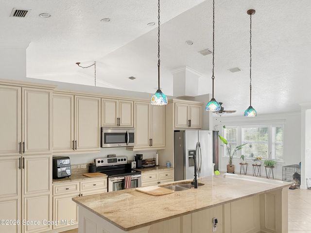 1560 Gisinger Court NW, Palm Bay, FL 32907