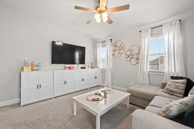 210 Purple Heart DR, Buda, TX 78610