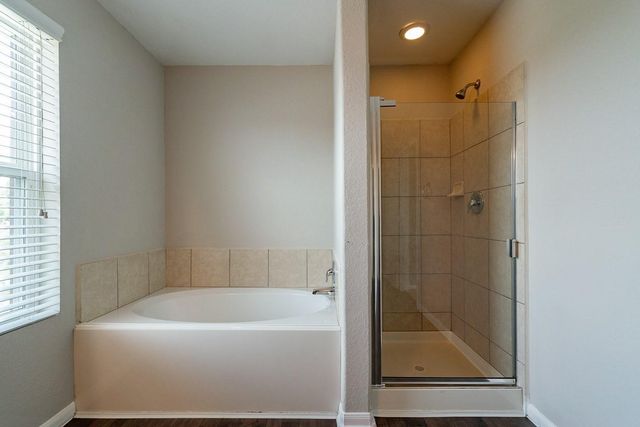 8038 Narrow Brook Way, Houston, TX 77016