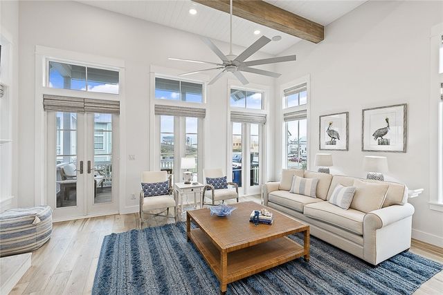 523 Sunrise Ave, Port Aransas, TX 78373