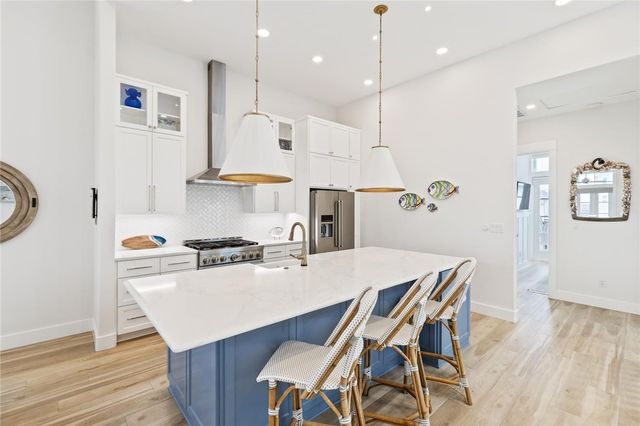 523 Sunrise Ave, Port Aransas, TX 78373