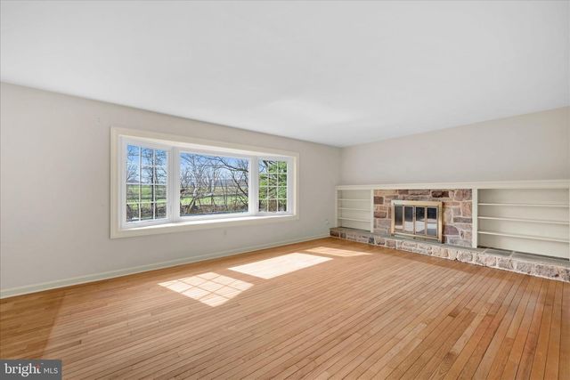 2341 BUTTER RD, Lancaster, PA 17601