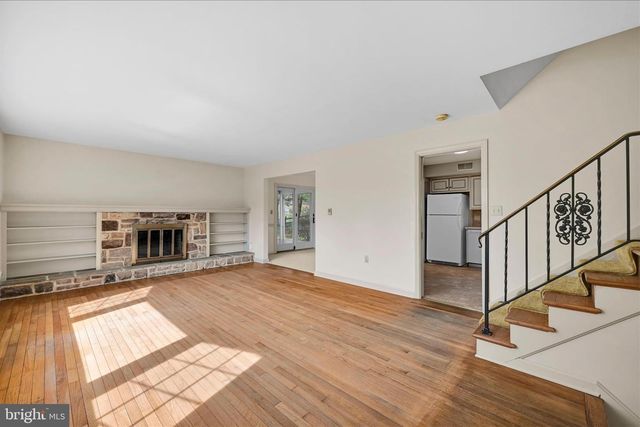 2341 BUTTER RD, Lancaster, PA 17601