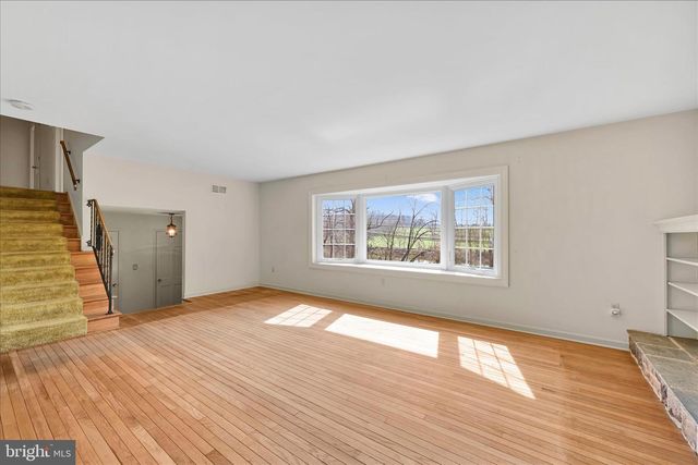 2341 BUTTER RD, Lancaster, PA 17601