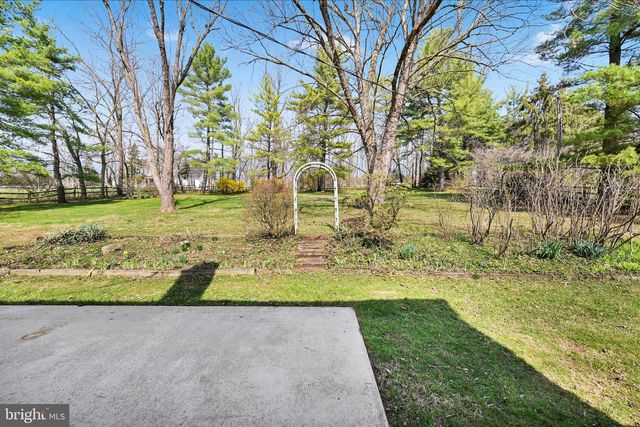 2341 BUTTER RD, Lancaster, PA 17601