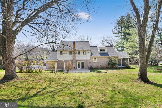 2341 BUTTER RD, Lancaster, PA 17601