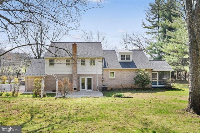 2341 BUTTER RD, Lancaster, PA 17601