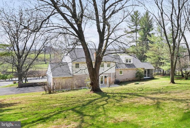 2341 BUTTER RD, Lancaster, PA 17601