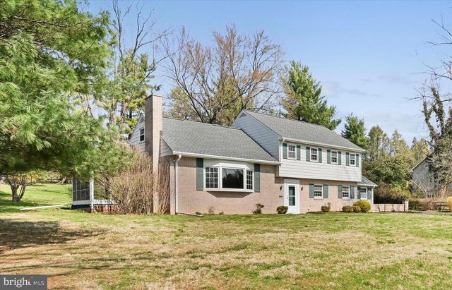 2341 BUTTER RD, Lancaster, PA 17601