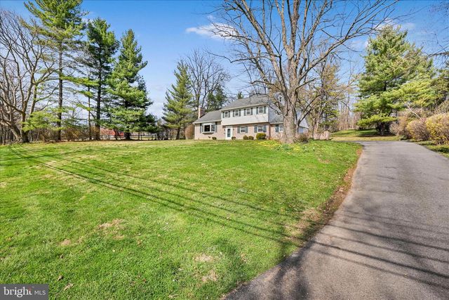 2341 BUTTER RD, Lancaster, PA 17601