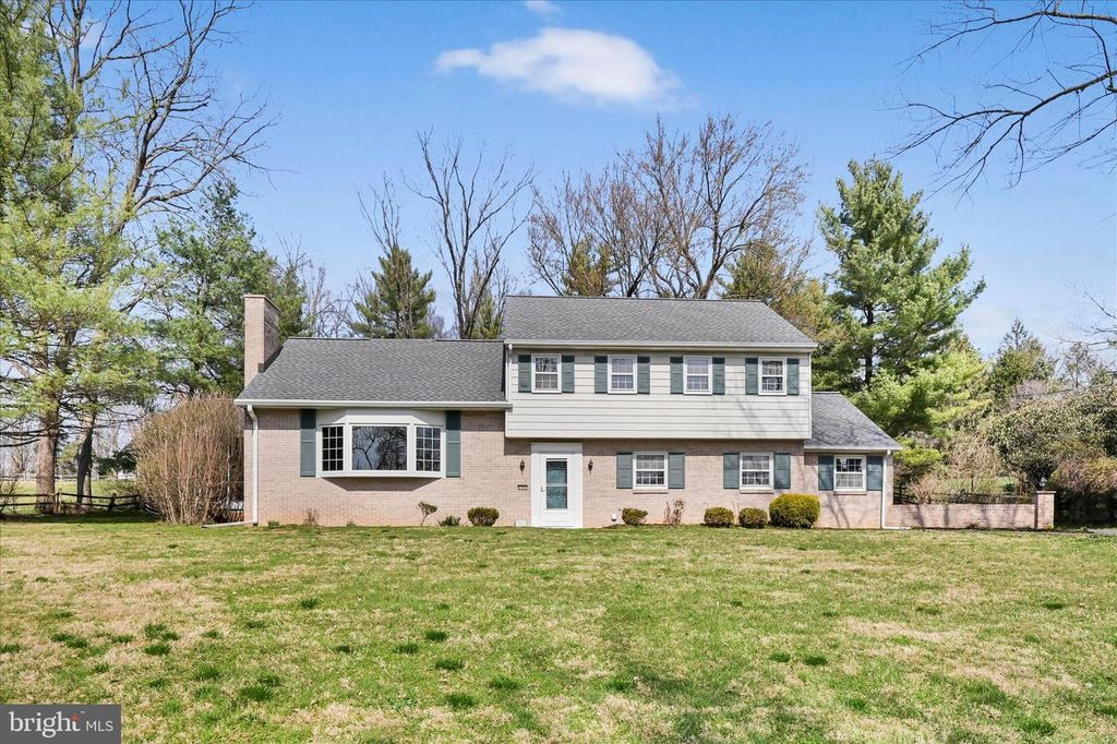2341 BUTTER RD, Lancaster, PA 17601