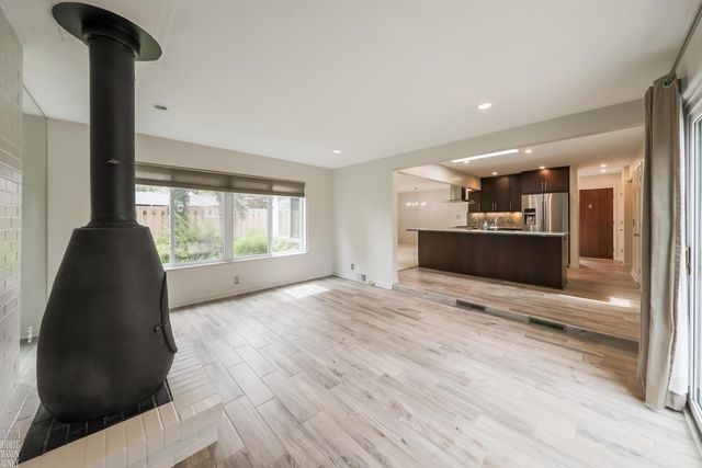 930 E Crescent Lane, Grosse Pointe Woods, MI 48236
